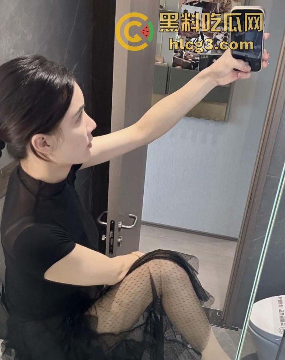 快手网红空姐少妇『是邹琳吖』空姐制服诱惑！露点露脸啪啪自慰私拍视频合集曝光！  第5张