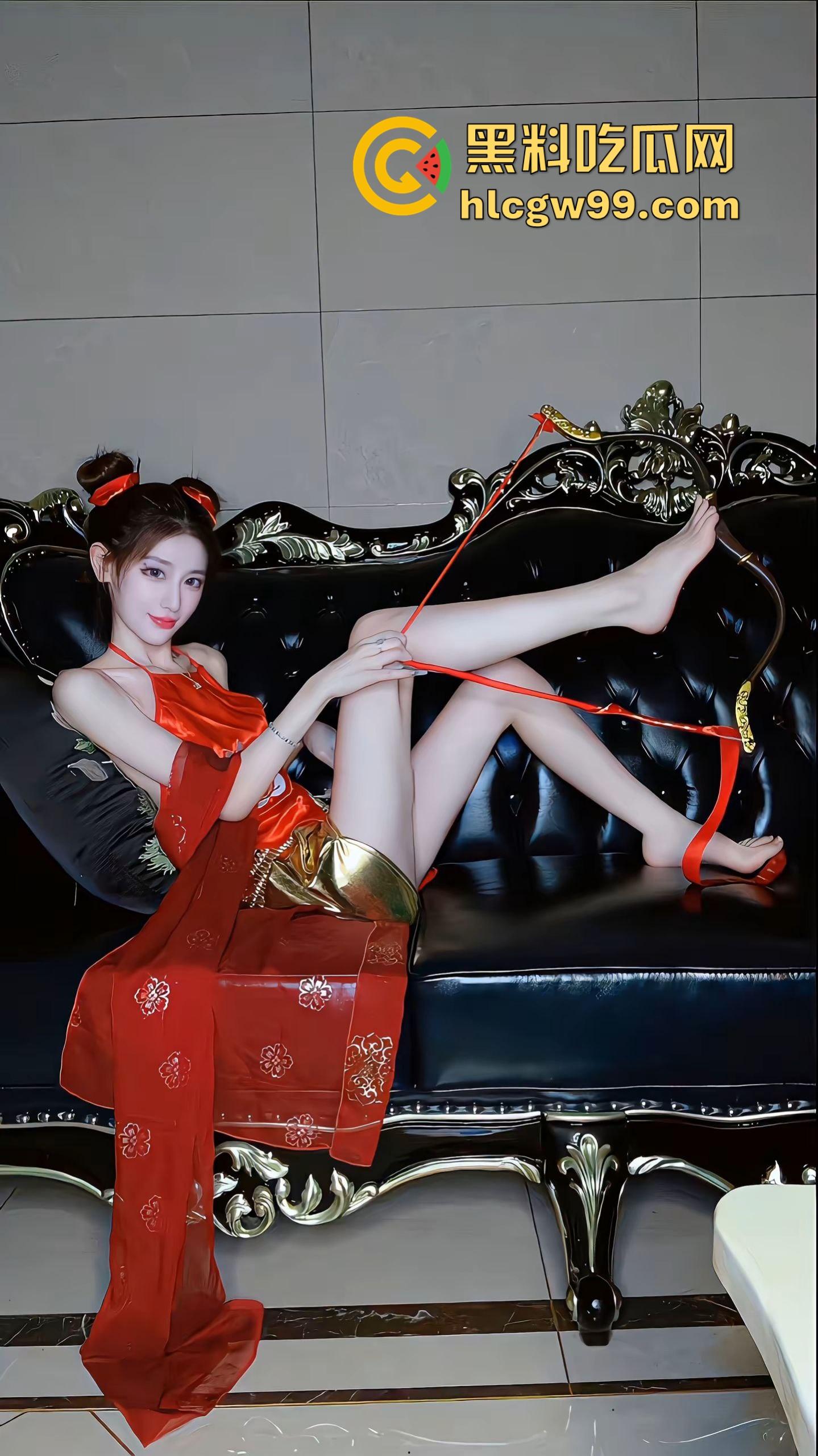 三头六臂莲藕身，Cos商务风哪吒杀疯了,肚兜短裤风火轮，离经叛道只杀不渡，快给我来个同款申公豹！  第2张