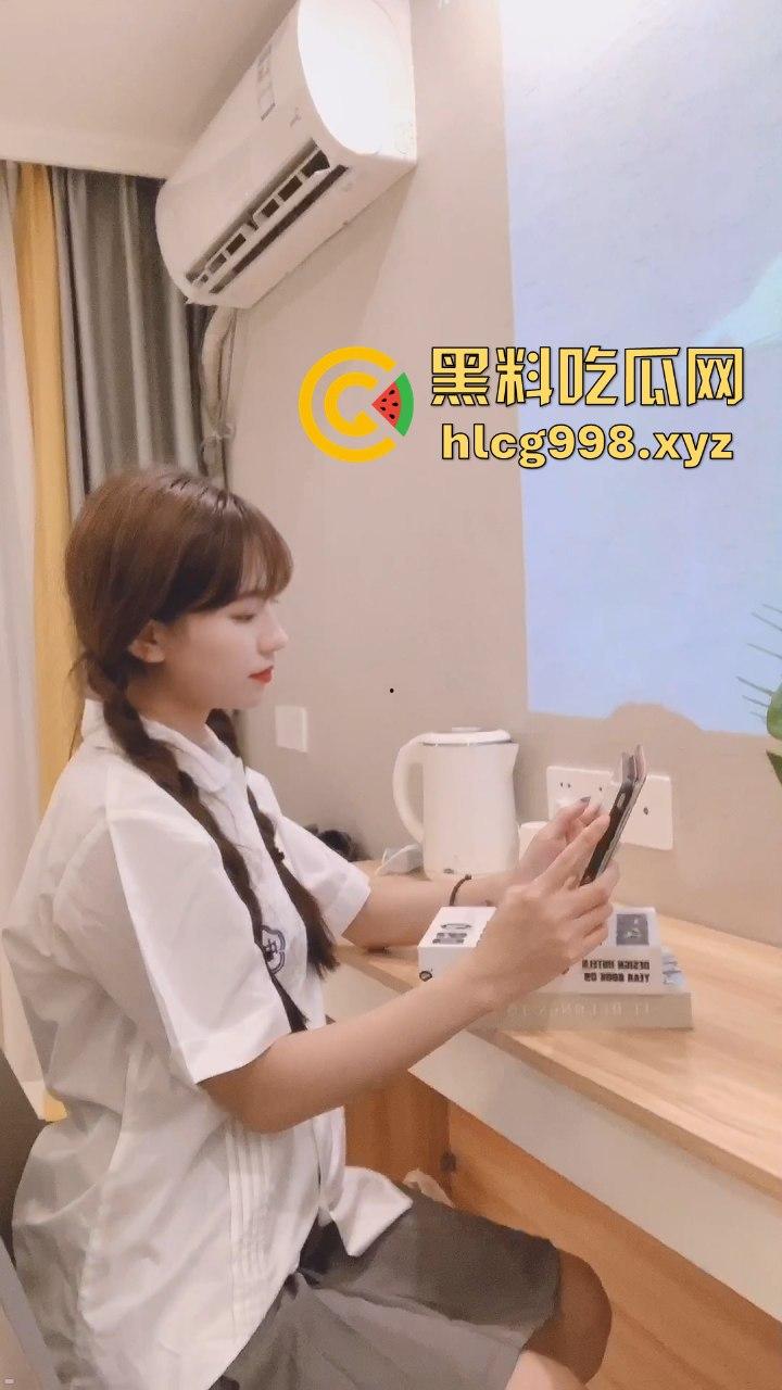 双马尾萝莉『不见星空』骚逼复出！闺蜜男友当道具任她操，双马尾扭腰后入，母狗天赋爆表！  第2张