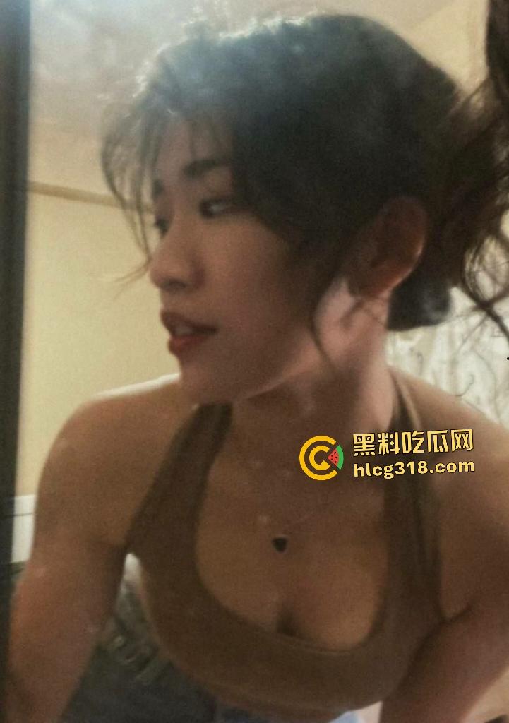 四川成都高中生【蒋佳佳】被调教穿情趣制服！生活照苗条，床上却是巨乳丰满身材！  第1张