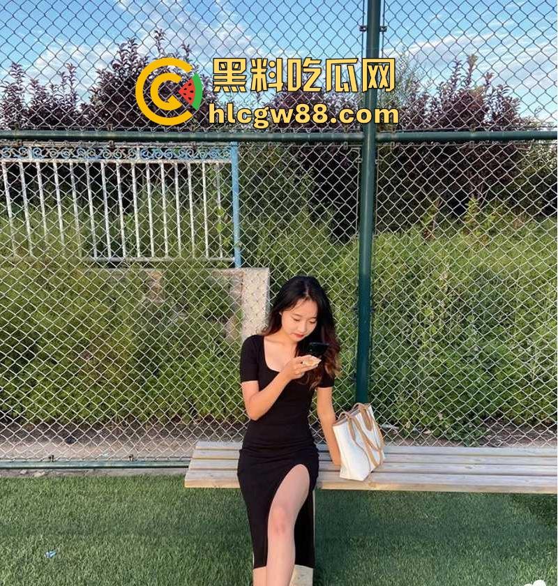 湖南师范大学【王莹】连体网袜自慰勾引学弟 风骚展示性感美乳与浓密黑森林  第3张