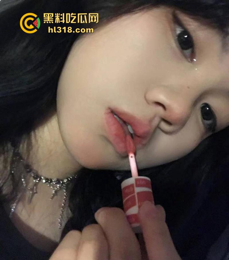 沈阳高级中学高三短发妹网调自慰视频曝光，极品巨乳揉搓自慰，骚穴被两指掰开，淫水狂喷淫靡至极！  第1张