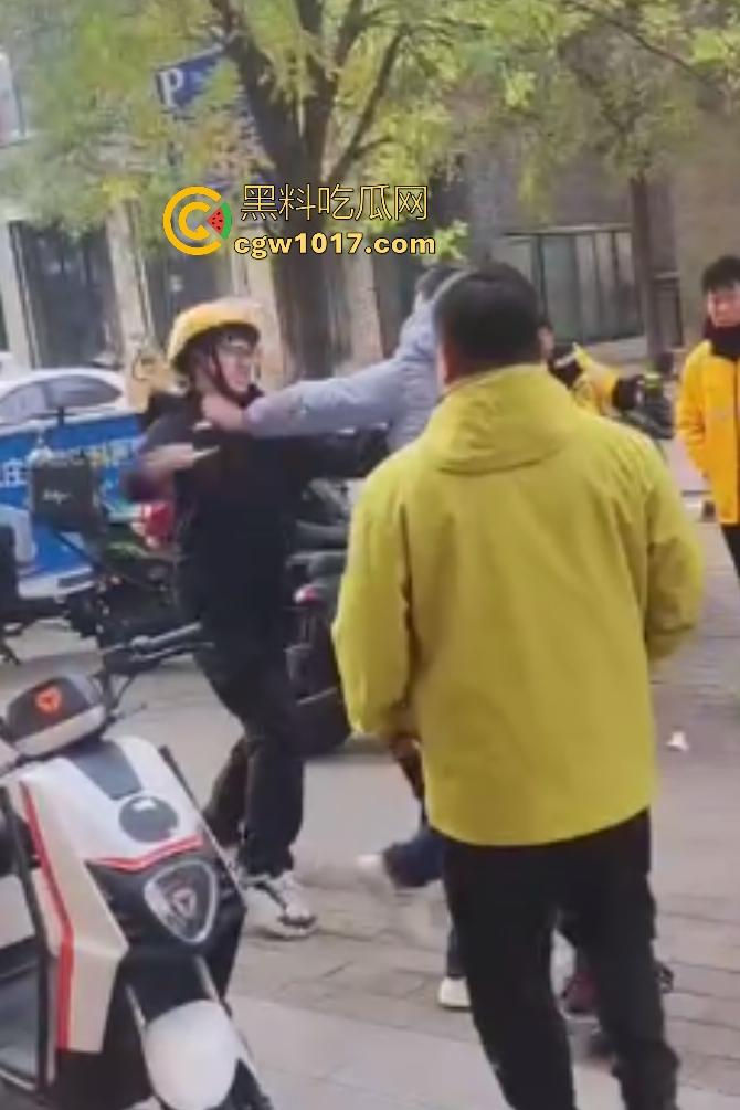 石家庄美团外卖小哥忍无可忍血刃站长，5块单子只给1块，离职扣80%工资逼人走绝路，这不是活该找刀吗？  第4张