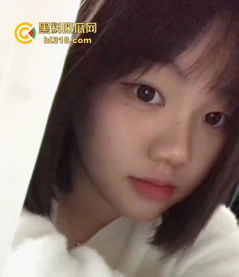 沈阳高级中学高三短发妹网调自慰视频曝光，极品巨乳揉搓自慰，骚穴被两指掰开，淫水狂喷淫靡至极！  第4张