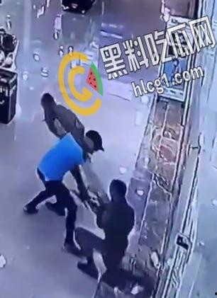 巴勒斯坦男子 在以色列北布城市卡梅尔的商场中行刺两名以色列士兵 随后被步枪扫射打死  第1张