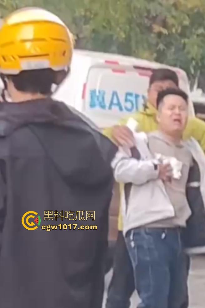 石家庄美团外卖小哥忍无可忍血刃站长，5块单子只给1块，离职扣80%工资逼人走绝路，这不是活该找刀吗？  第8张