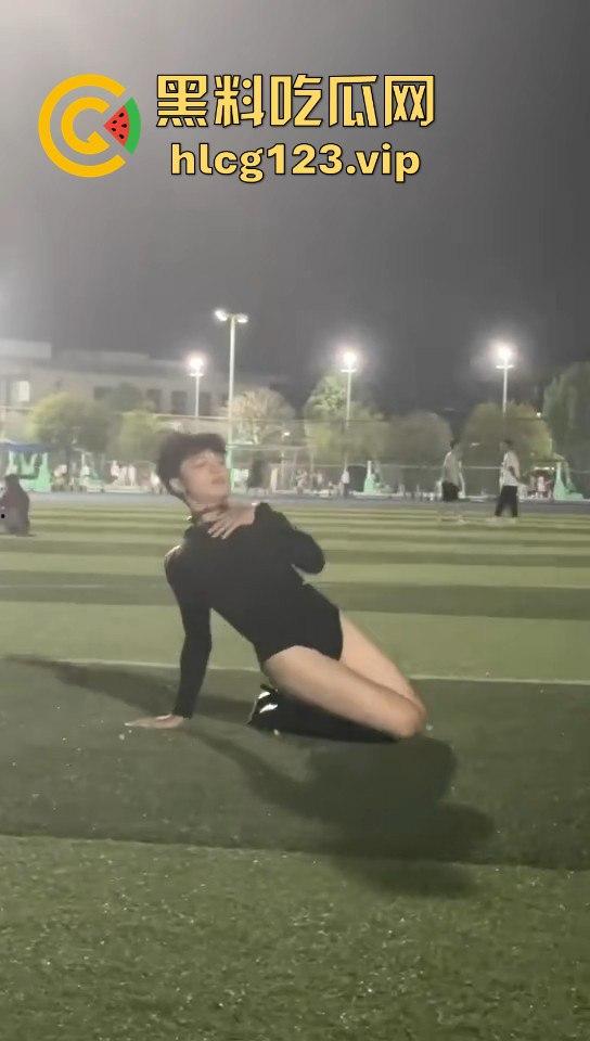 贵州铜仁男大骚0穿高跟引爆操场！大跳骚舞找主人，抖音粉丝蹭蹭涨，学校警告挡不住骚气外露！  第14张