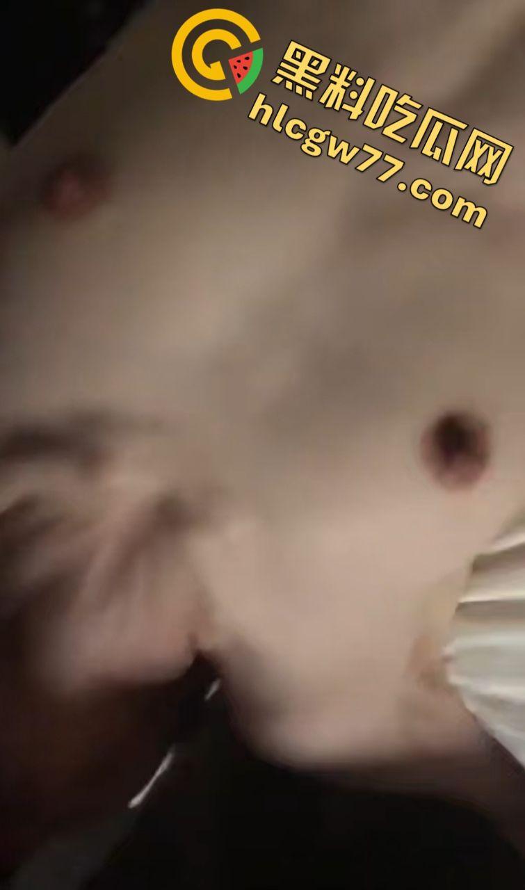 东京真实老师约炮视频！痴女教师被屌丝男调教到抽搐，用B开啤酒瓶盖，不愧是岛国老师！  第5张