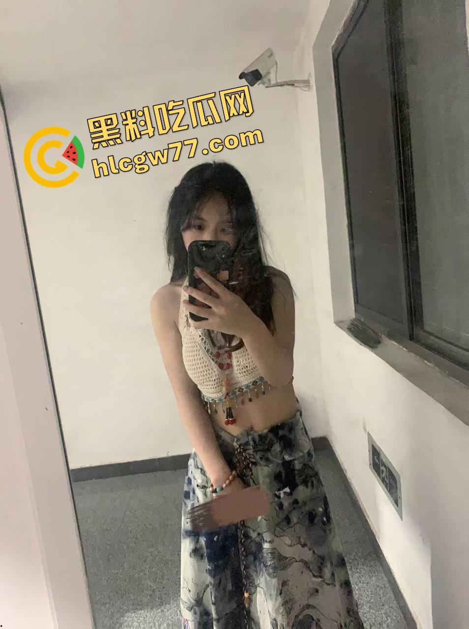 魔都艺术校花『欧易帆』堕落成富豪玩具，白嫩骚穴被车震干爆，窗帘一拉对着路人狂喷水！  第1张