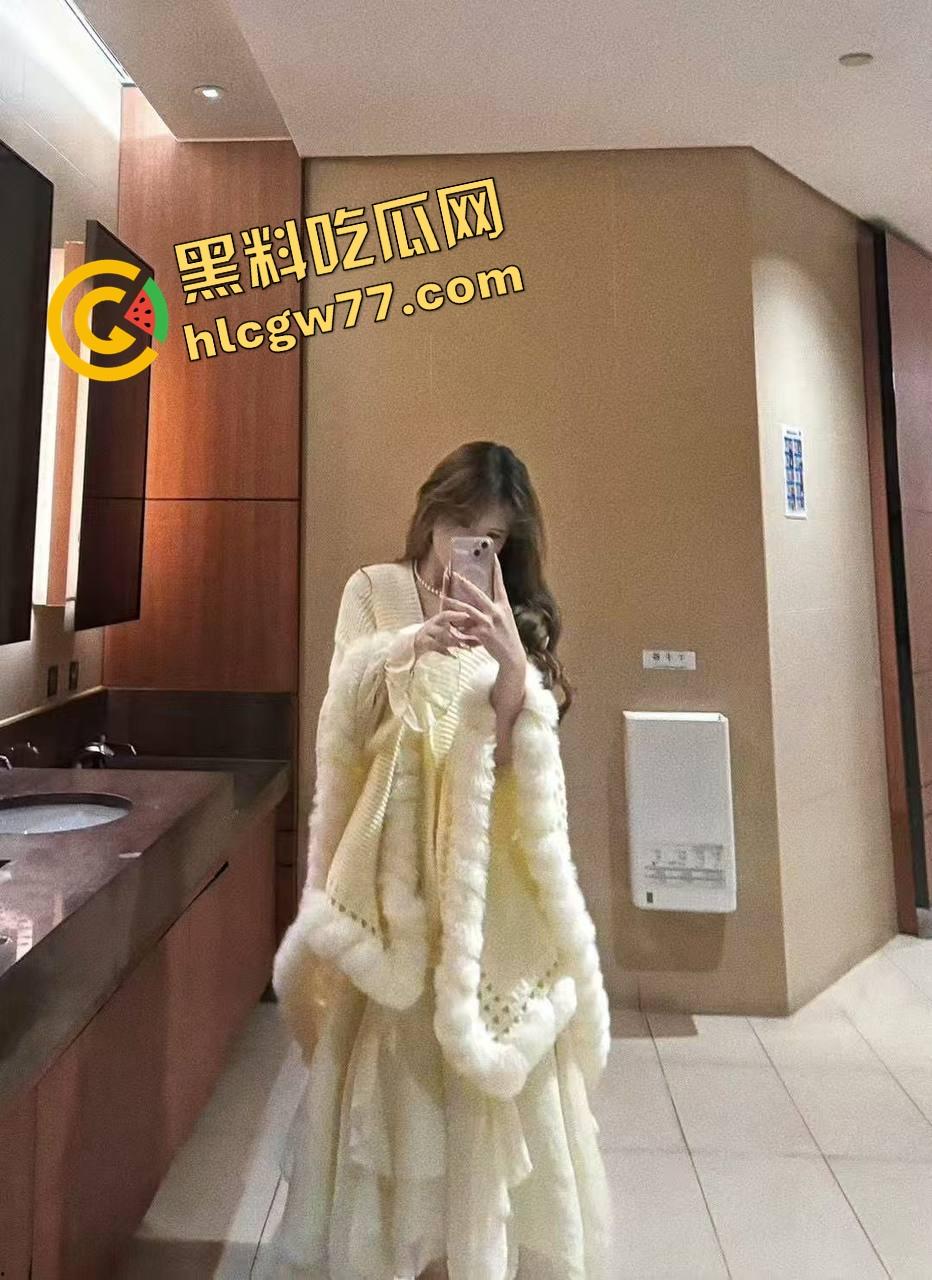 魔都艺术校花『欧易帆』堕落成富豪玩具，白嫩骚穴被车震干爆，窗帘一拉对着路人狂喷水！  第2张