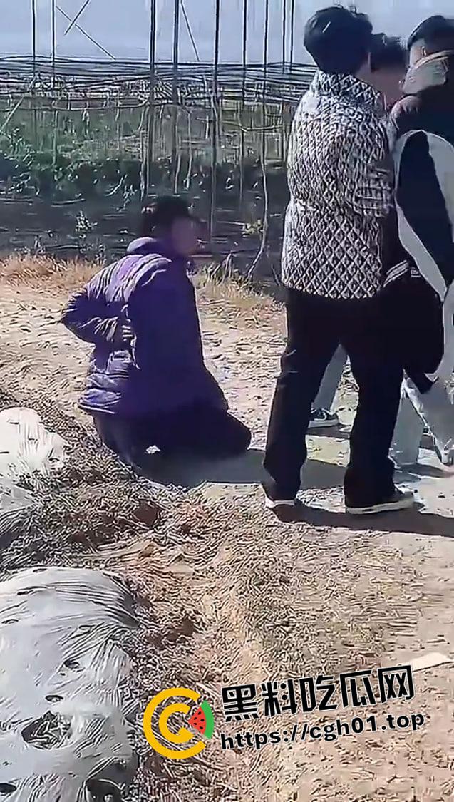 儿子被打 父亲让警察拦着不让回家？四川凉山霸凌事件  愤怒民众包围警察局 第4张