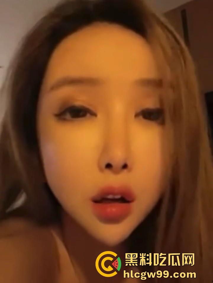 抖音十六万粉网红御姐【赵舒淇】献出露奶福利，性爱XO自慰寻高潮，露脸福利极具诱惑！  第2张