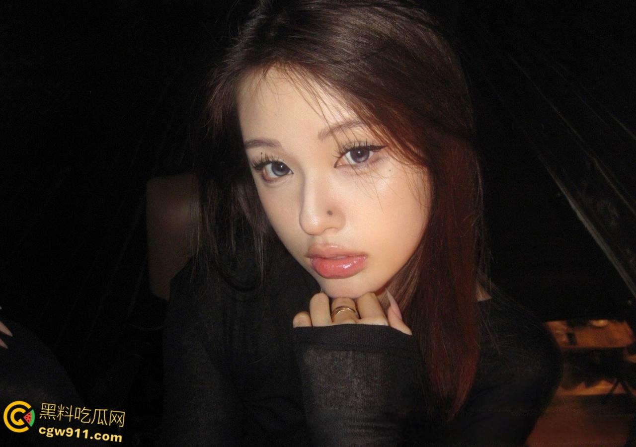 气质人妻【宋亚琦】，偷情老公兄弟，穿情趣黑丝握肉棒送进小穴，晃着大奶被爆操，纯荡妇淫娃！  第4张