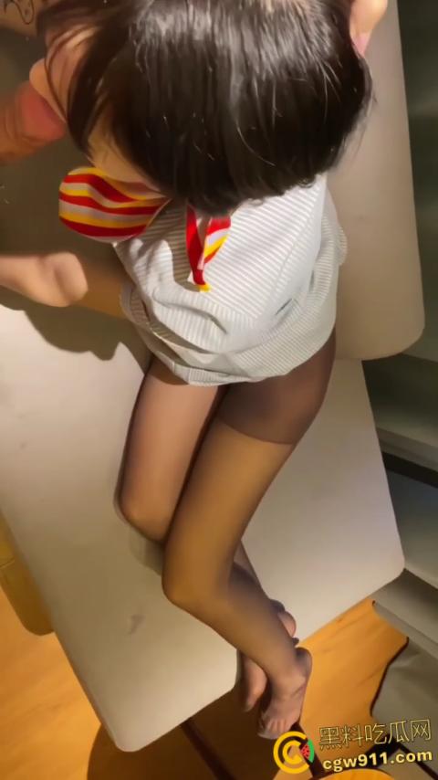 气质人妻【宋亚琦】，偷情老公兄弟，穿情趣黑丝握肉棒送进小穴，晃着大奶被爆操，纯荡妇淫娃！  第7张