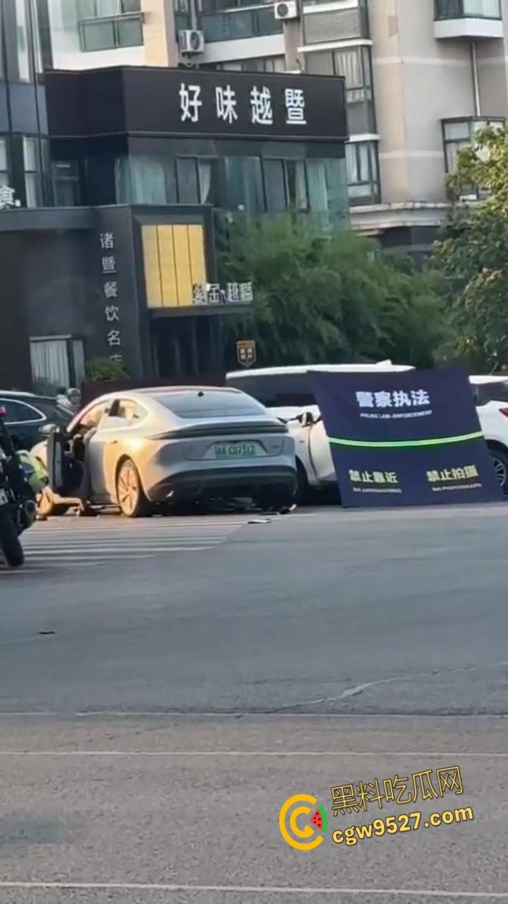 浙江绍兴发生严重车祸，一辆蔚来连撞多车，致一女子被爆头当场死亡，现场多人伤亡情况惨烈 !  第7张