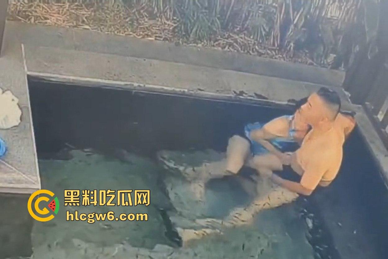 南京老骚逼真会玩 鱼疗池激情操逼玩铁锅炖 鱼被活活踩死干死满池漂着小鱼尸体 工作人员当场骂娘！  第13张