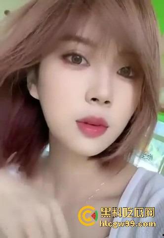 江西短发骚货【佘茜冉】为50万彩礼穿渔网袜情趣制服跪镜子前给男友口爆，500块操一次不香吗？  第7张