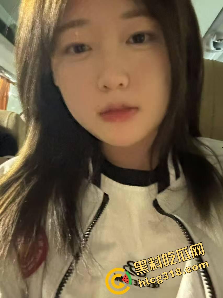 体育系学弟爆操骚学姐，爽的学姐掰腿享受鸡巴抽插，高潮一波接一波，现场淫水四溢！  第2张