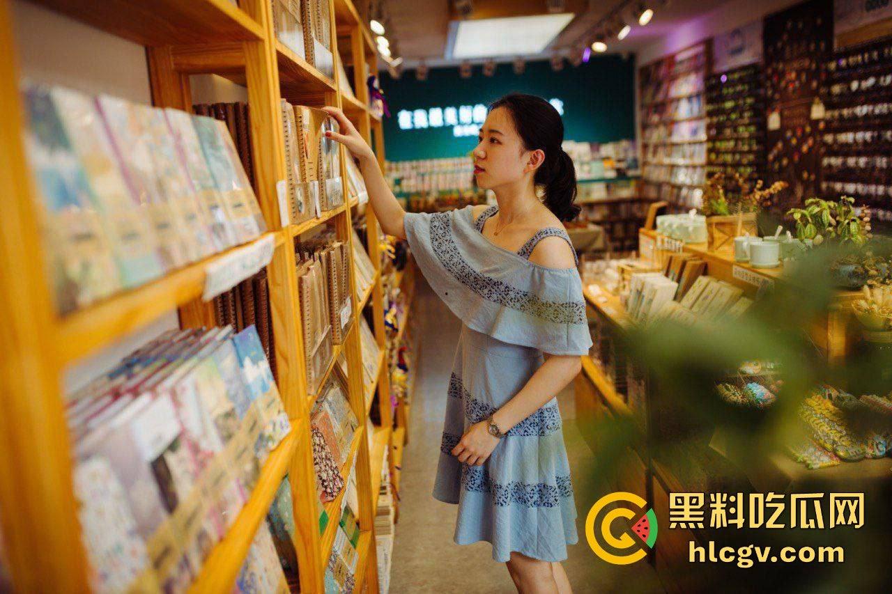 烟台大学毕业生【张岚】清纯外表下的狂野！毕业季拍照私密视频外泄，被男友爆出高潮全过程！  第4张