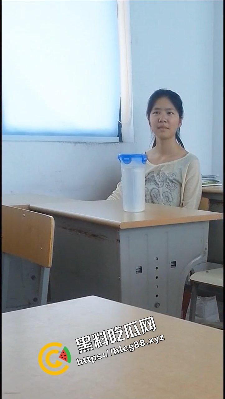 内蒙古职高饥渴小情侣，放学了趁着教室没人偷偷打一炮，全程记录激情性爱10分钟结束！  第5张