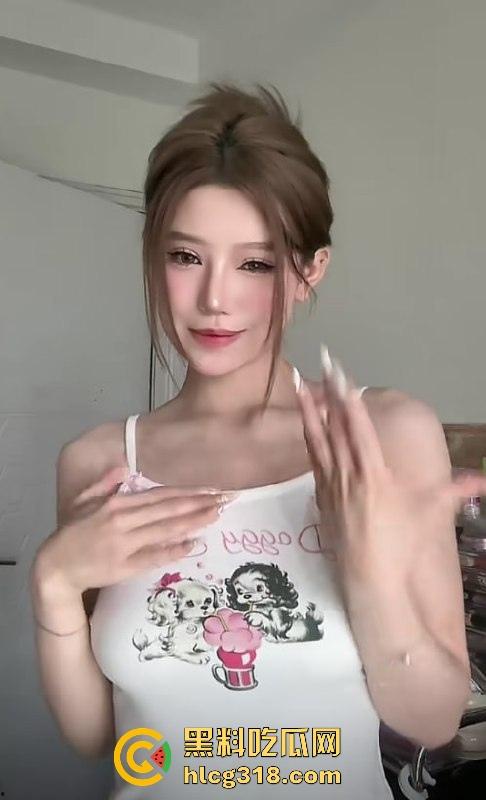 单眼皮小黄豆惨遭助理『芮芮iris』阴间操作，背后接单爆陪睡视频，网红圈再出新大瓜！  第2张