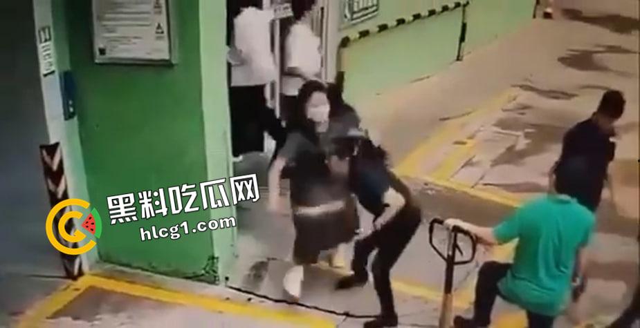 高中生替母杀小三 快准狠当场捅死 花木兰来了都要叫姐姐  现场视频流出 第2张