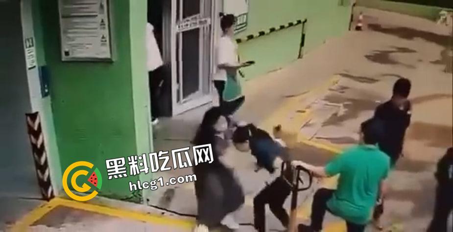 高中生替母杀小三 快准狠当场捅死 花木兰来了都要叫姐姐  现场视频流出 第3张