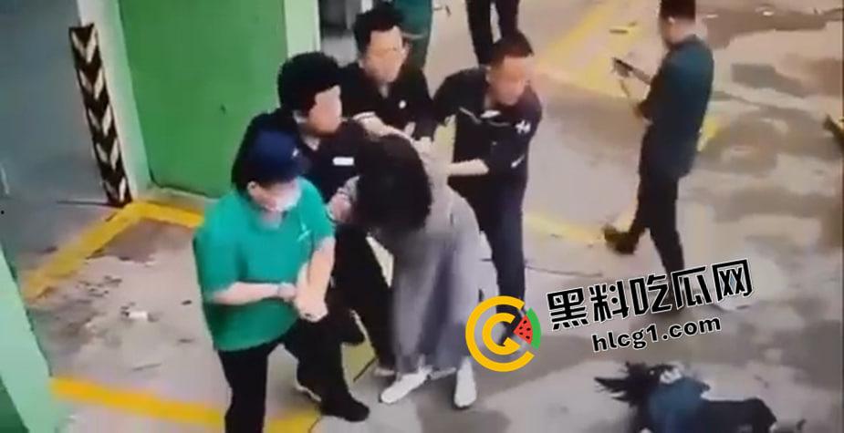 高中生替母杀小三 快准狠当场捅死 花木兰来了都要叫姐姐  现场视频流出 第4张