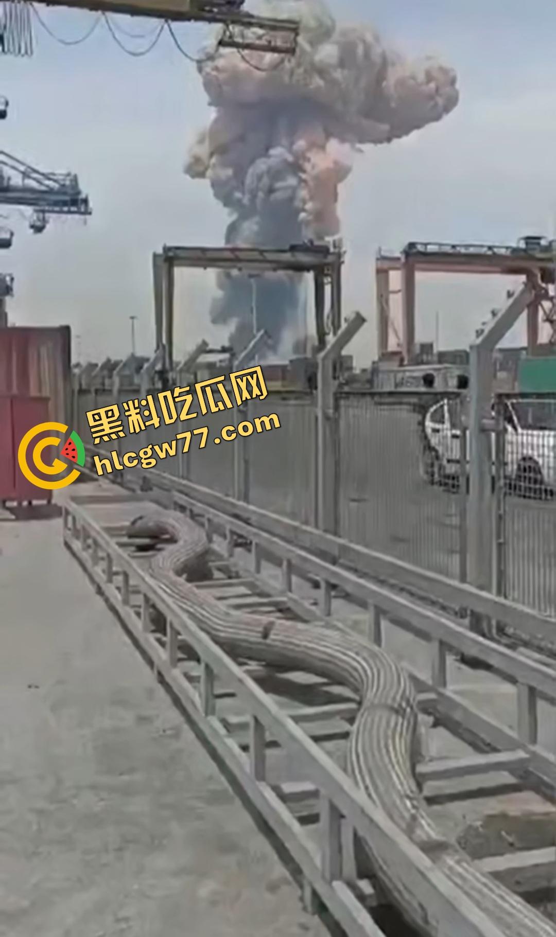 昨日伊朗沙希德拉贾伊港炸翻天！有个人玩化学品炸伤800人炸死25人，真是玩火自焚  第3张