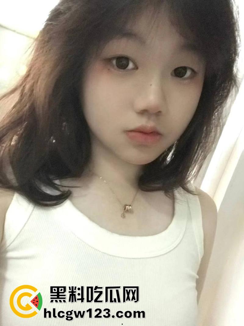 变态淫父送女儿去外地考试，在宾馆没忍住强上性感乖女儿，身材白嫩翘臀Q弹，后入啪啪极致淫荡！  第1张