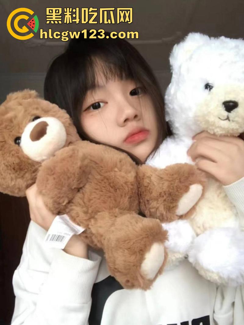 变态淫父送女儿去外地考试，在宾馆没忍住强上性感乖女儿，身材白嫩翘臀Q弹，后入啪啪极致淫荡！  第2张