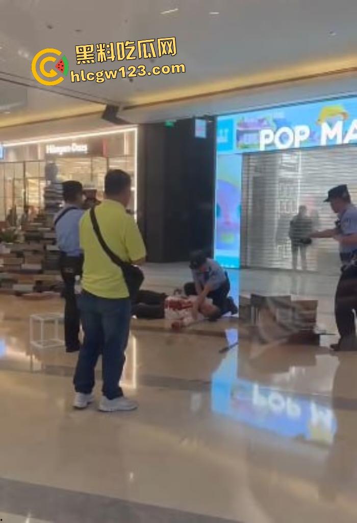 太古里男子因被朋友说穷，刀捅女子后自割咽喉，路人拿灭火器救“火”险些丧命！  第5张