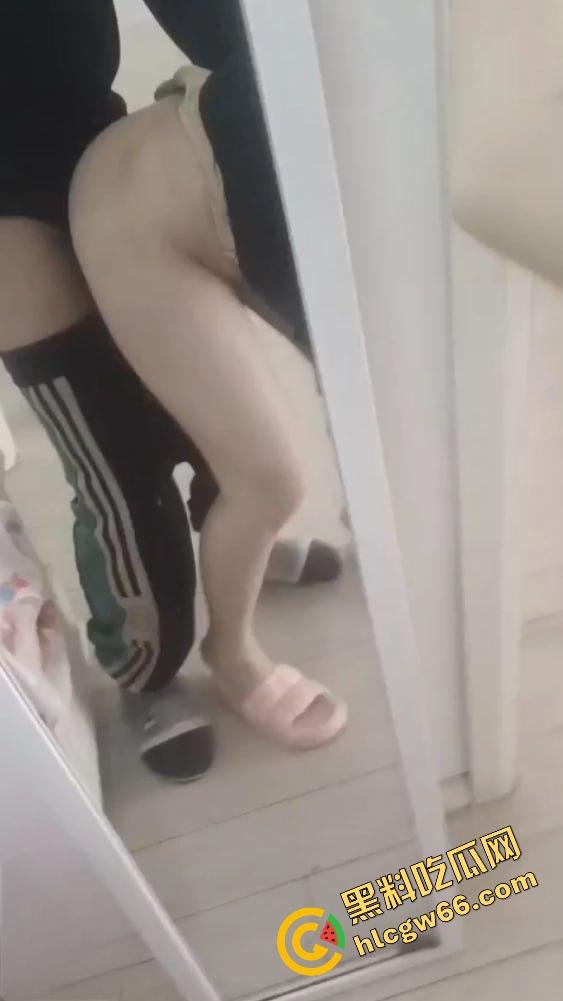 海角精品！31岁已婚男刷海角馋上44岁岳母，温柔贤惠黑丝骚身偷拍奶子蹭鸡巴，满脑子想操翻她！  第13张