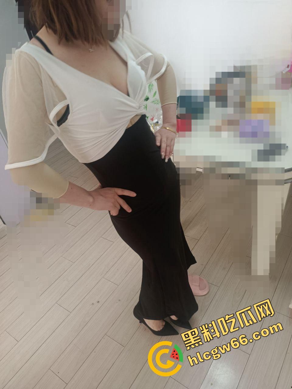 海角精品！31岁已婚男刷海角馋上44岁岳母，温柔贤惠黑丝骚身偷拍奶子蹭鸡巴，满脑子想操翻她！  第14张