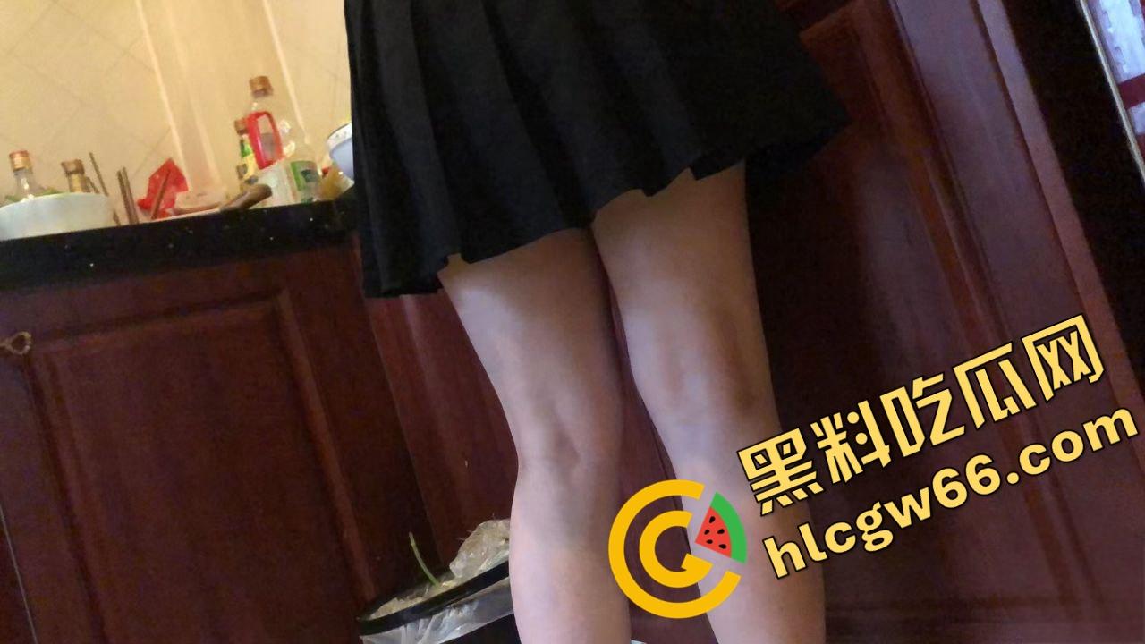 海角精品！31岁已婚男刷海角馋上44岁岳母，温柔贤惠黑丝骚身偷拍奶子蹭鸡巴，满脑子想操翻她！  第18张