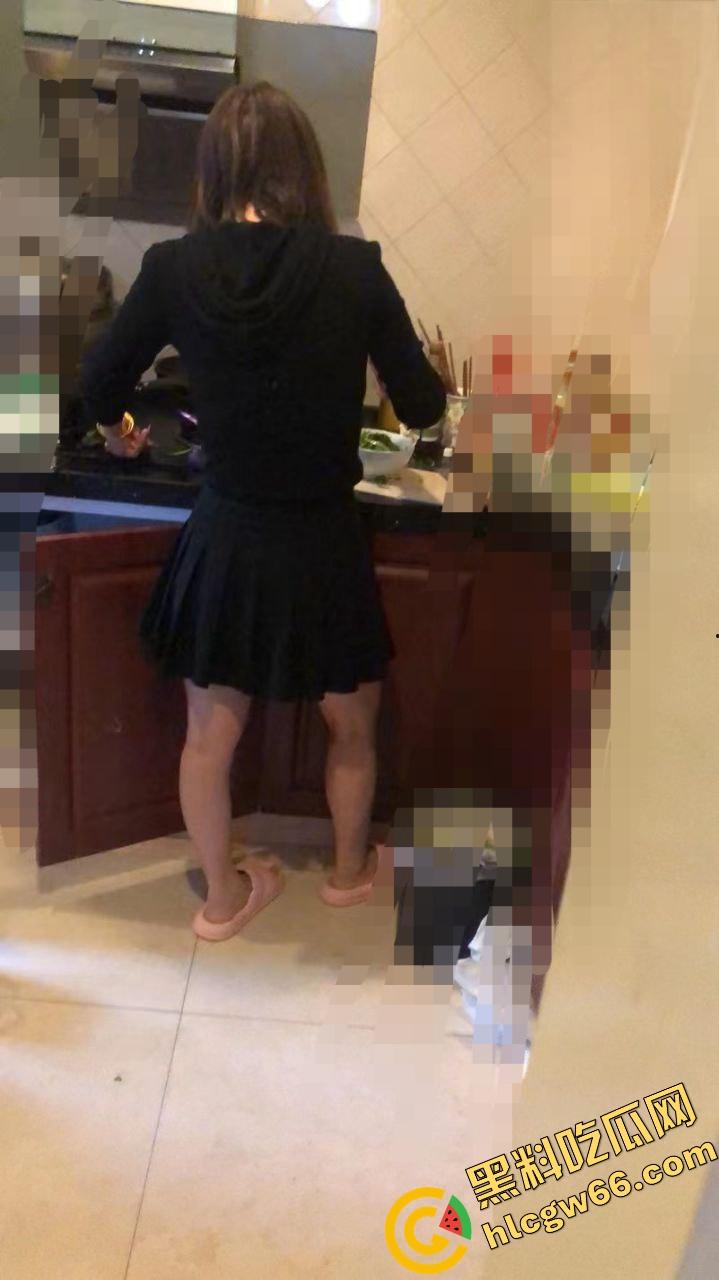 海角精品！31岁已婚男刷海角馋上44岁岳母，温柔贤惠黑丝骚身偷拍奶子蹭鸡巴，满脑子想操翻她！  第19张