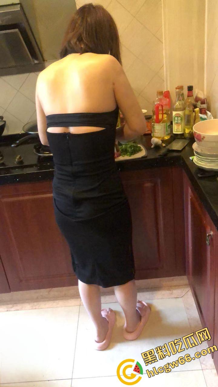 海角精品！31岁已婚男刷海角馋上44岁岳母，温柔贤惠黑丝骚身偷拍奶子蹭鸡巴，满脑子想操翻她！  第30张