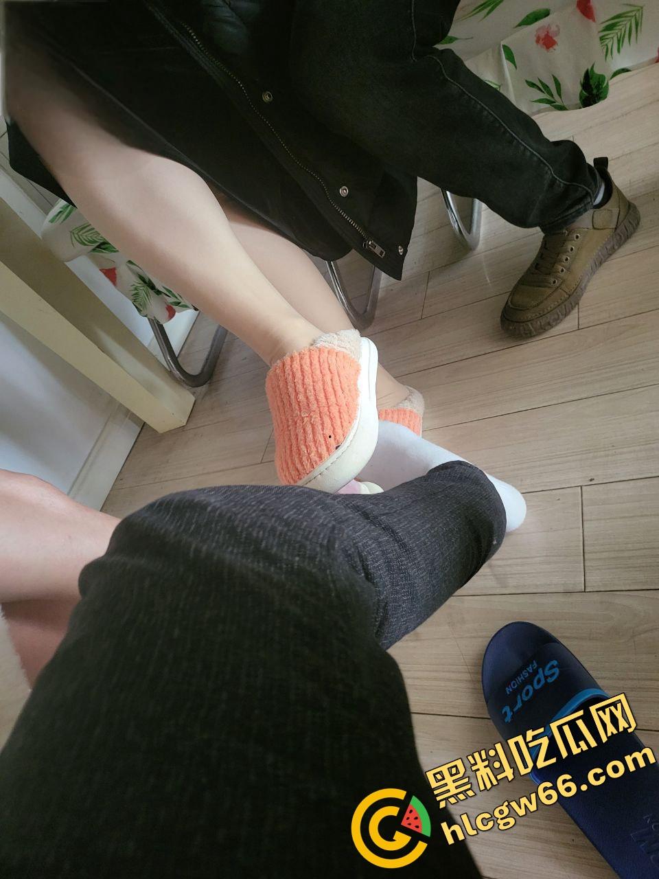 海角精品！31岁已婚男刷海角馋上44岁岳母，温柔贤惠黑丝骚身偷拍奶子蹭鸡巴，满脑子想操翻她！  第31张