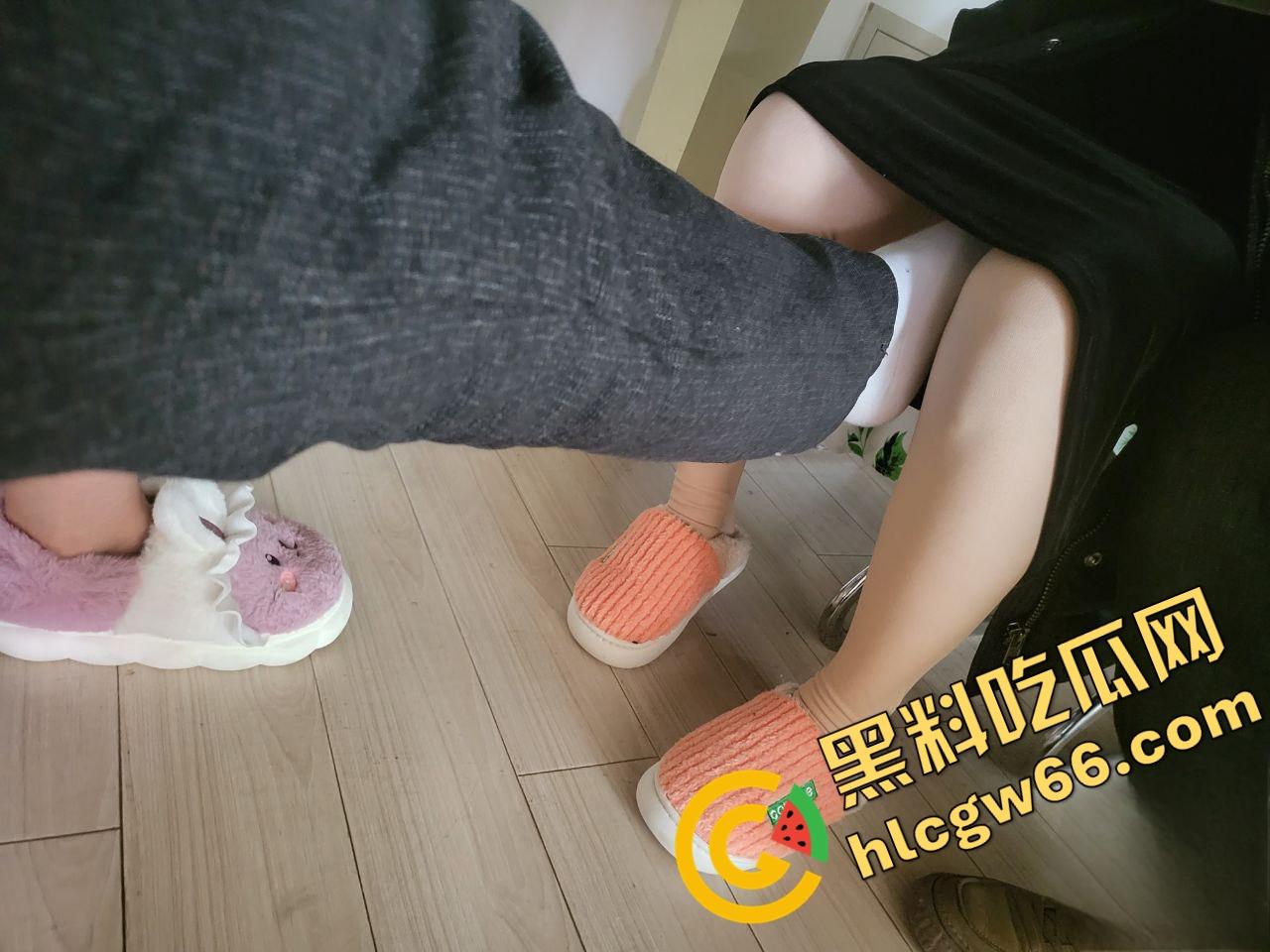 海角精品！31岁已婚男刷海角馋上44岁岳母，温柔贤惠黑丝骚身偷拍奶子蹭鸡巴，满脑子想操翻她！  第32张