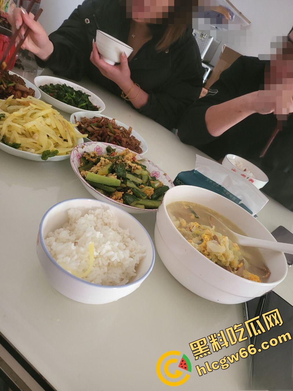 海角精品！31岁已婚男刷海角馋上44岁岳母，温柔贤惠黑丝骚身偷拍奶子蹭鸡巴，满脑子想操翻她！  第33张