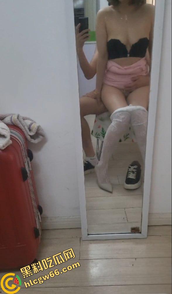 海角精品！31岁已婚男刷海角馋上44岁岳母，温柔贤惠黑丝骚身偷拍奶子蹭鸡巴，满脑子想操翻她！  第34张