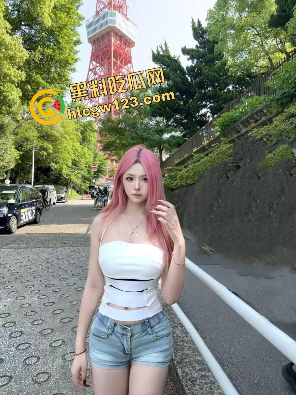 这夫妻太会玩，老婆前后开花，嘴伺候单男玩毒龙，屁股接力骑兵后入，老公只负责打光拍摄记录！  第3张