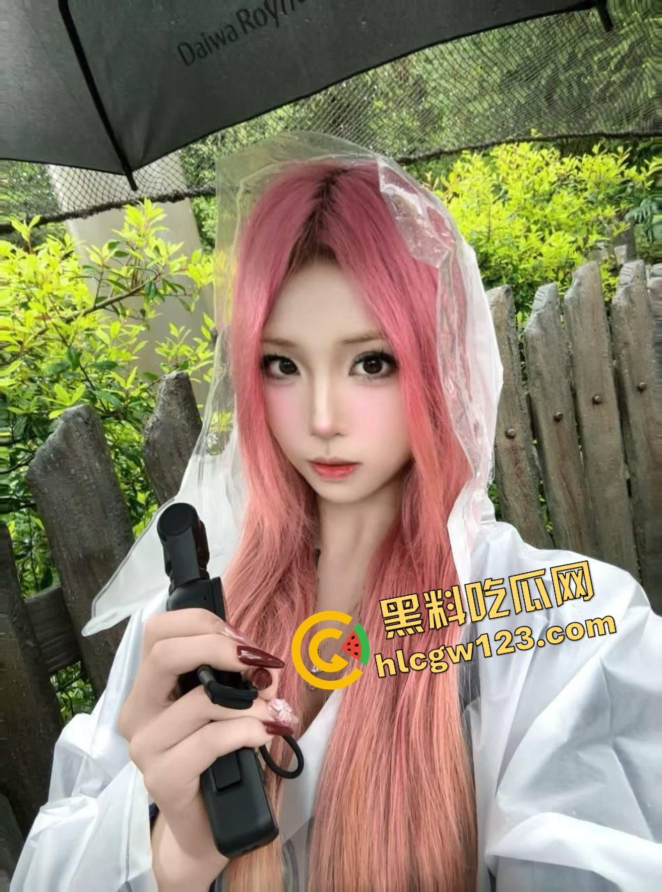 这夫妻太会玩，老婆前后开花，嘴伺候单男玩毒龙，屁股接力骑兵后入，老公只负责打光拍摄记录！  第6张