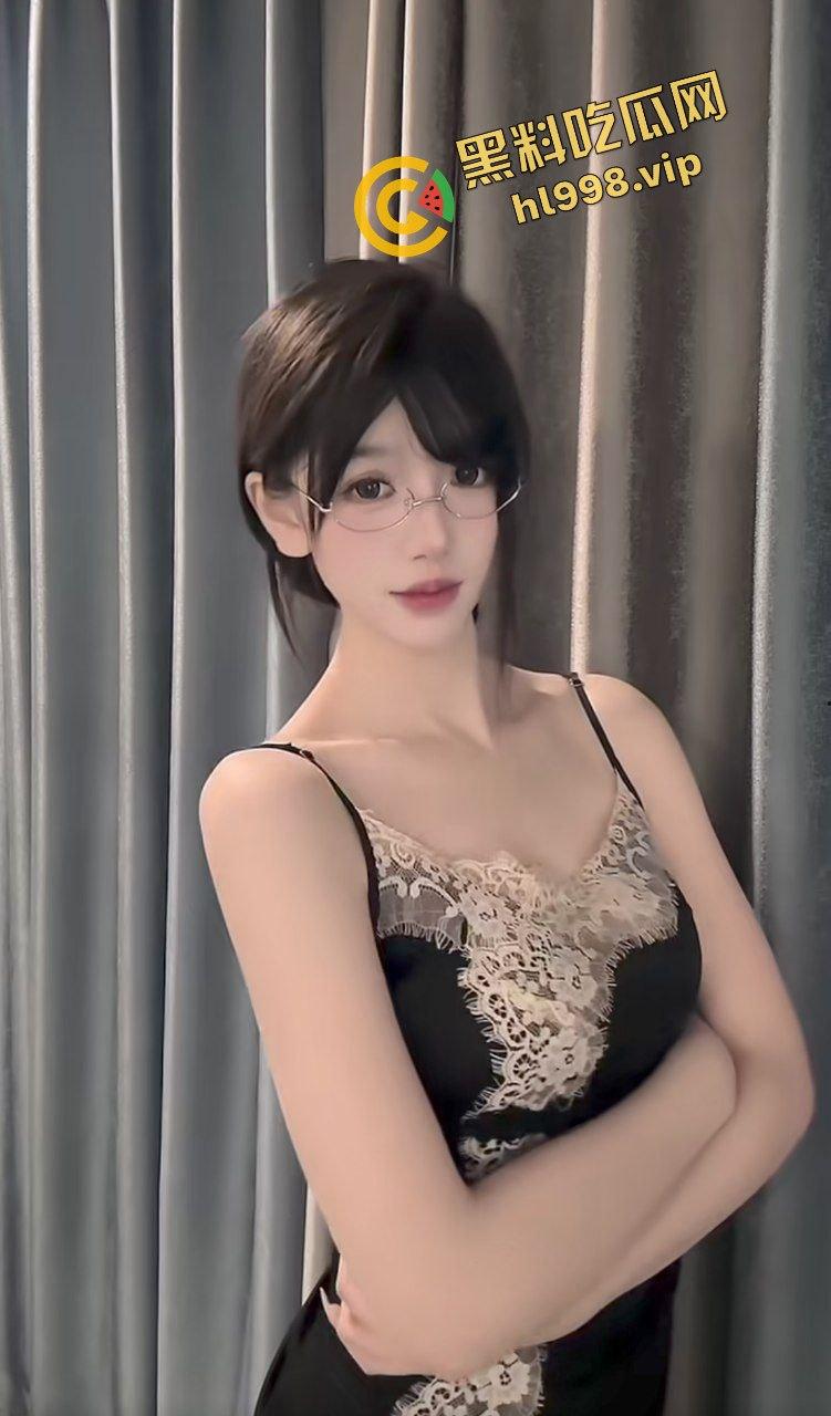 抖音62万粉骚贱御姐『朱思琪』完美炮架 金主约操对镜后入 销魂表情淫荡至极!独家曝光流出! 第3张 抖音62万粉骚贱御姐『朱思琪』完美炮架 金主约操对镜后入 销魂表情淫荡至极!独家曝光流出! 第3张