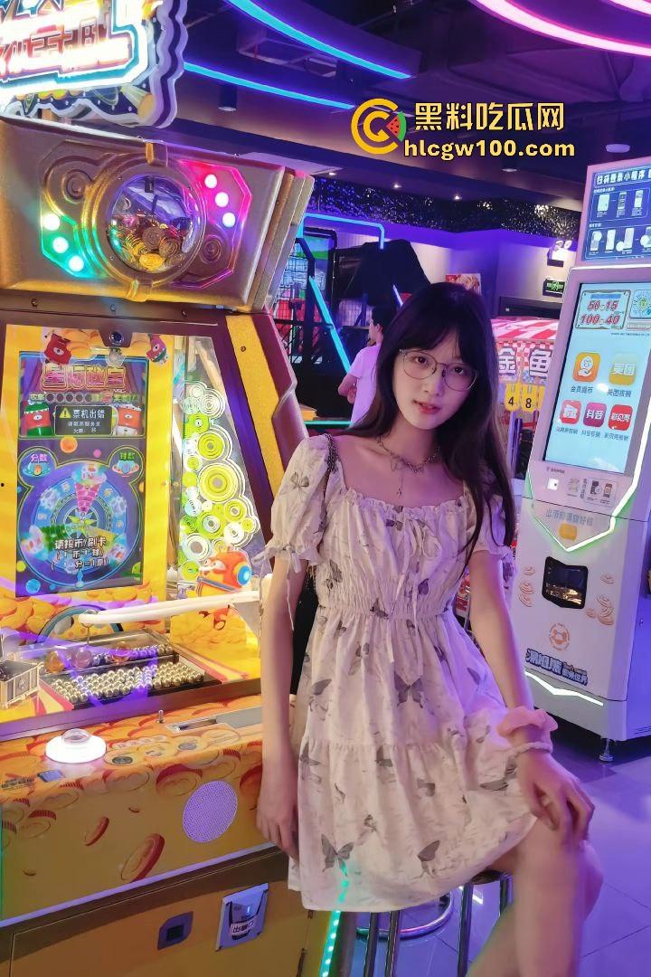 江苏南通大学眼镜妹反差婊【林惠婷】私下发骚床上抠逼，白浆粘液淫荡抠出！独家曝光流出！  第3张