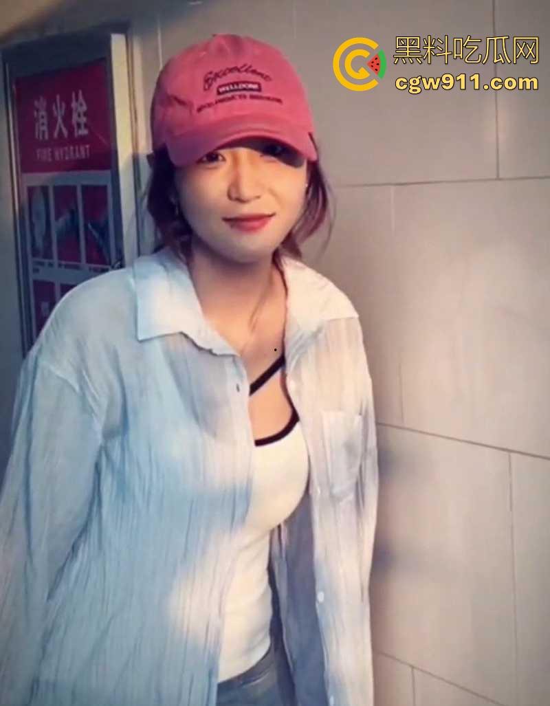 河北科技职院【李依然】颜值超美的女孩，玩的相当淫骚，揉捏大奶秀剃毛小穴，插肛塞自慰，淫水声细碎撩耳！  第1张