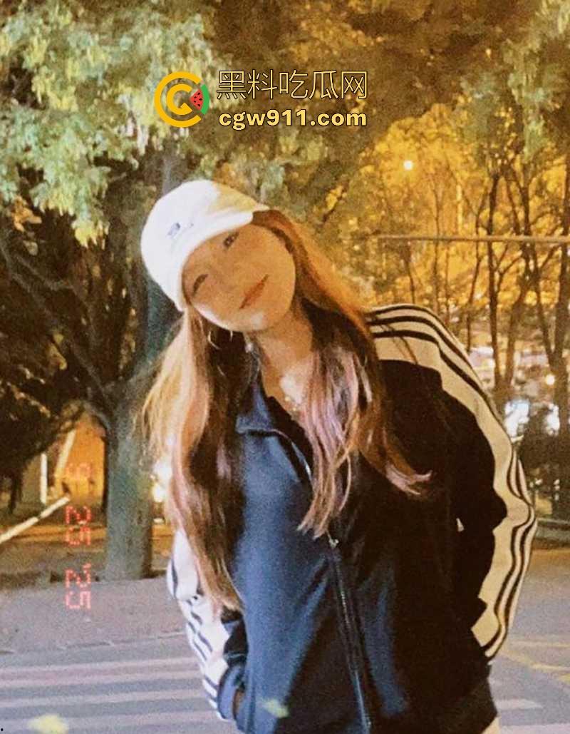 河北科技职院【李依然】颜值超美的女孩，玩的相当淫骚，揉捏大奶秀剃毛小穴，插肛塞自慰，淫水声细碎撩耳！  第2张