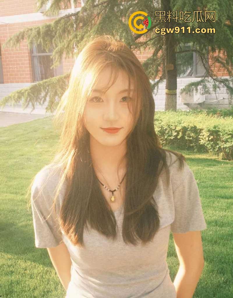 河北科技职院【李依然】颜值超美的女孩，玩的相当淫骚，揉捏大奶秀剃毛小穴，插肛塞自慰，淫水声细碎撩耳！  第4张