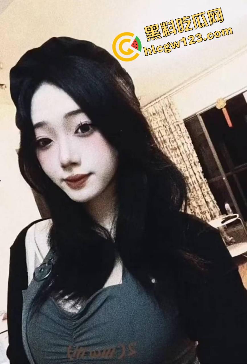 狂野表姐倒贴送逼勾引弟弟被猛虎扑操，躲被窝看黄片发骚钻怀，巨乳乱甩惨穴狂抽射精，哀叫连连！  第2张