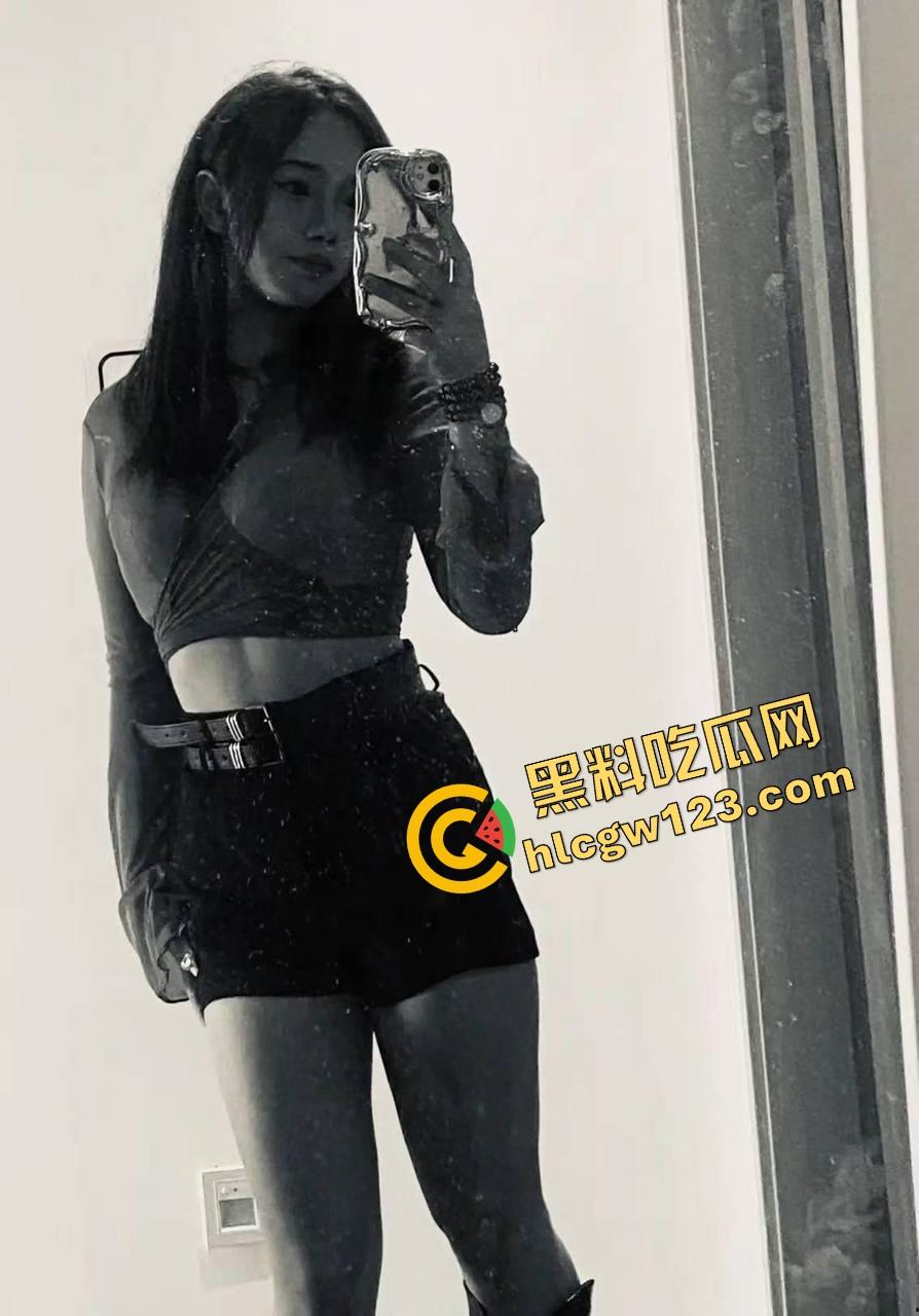 狂野表姐倒贴送逼勾引弟弟被猛虎扑操，躲被窝看黄片发骚钻怀，巨乳乱甩惨穴狂抽射精，哀叫连连！  第3张